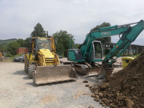 Închiriez bascula 6x4